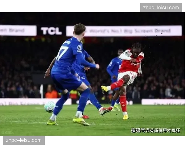 阿森纳战术角球配合显成效 埃泽世界波破门但随后因伤退场